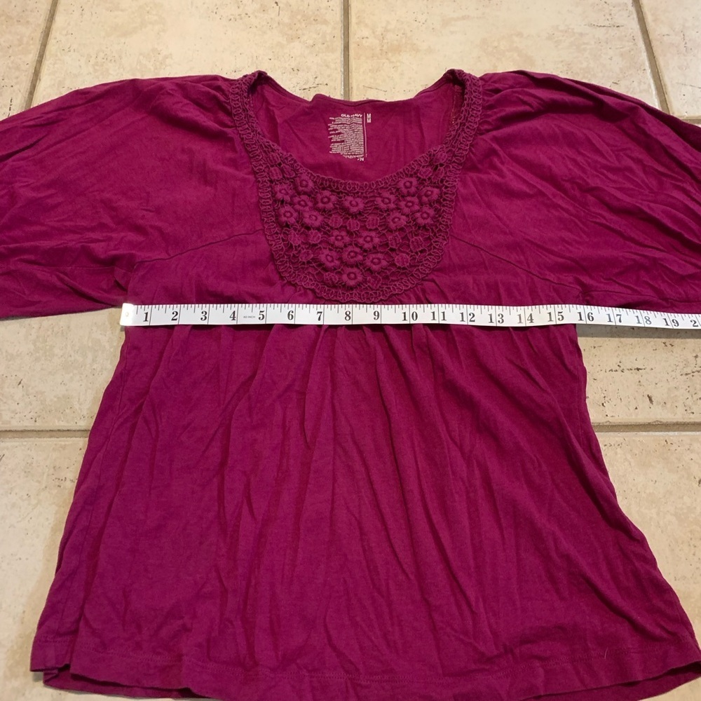 Old Navy Crochet Yoke Peasant Top Blouse M Magenta Pink Size Medium - Picture 3 of 5